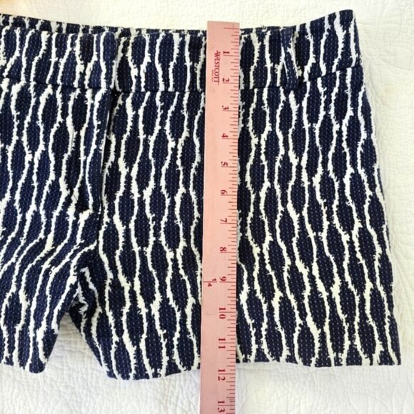 Ann Taylor Loft Women's Riviera Short Size 12 Navy Blue White Textured Vacation - Picture 5 of 12
